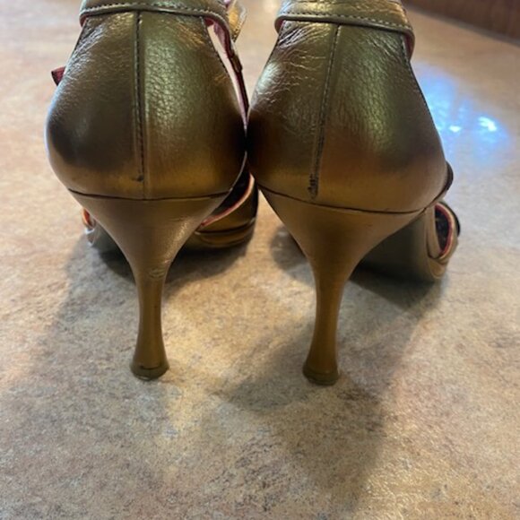 Ferragamo Gold Heels Size 9 1/2 B Leaf design Leather - Picture 3 of 16